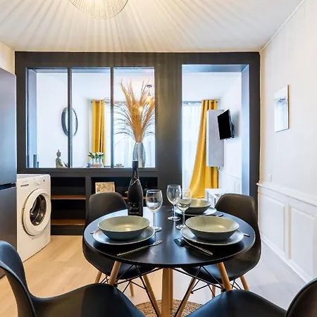 Le Perret-cathedrale Centre-ville Wifi Netflix Apartment *