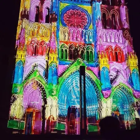 Le Perret-cathedrale Centre-ville Wifi Netflix Apartment *