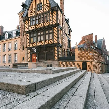 Le Perret-cathedrale Centre-ville Wifi Netflix Apartment *