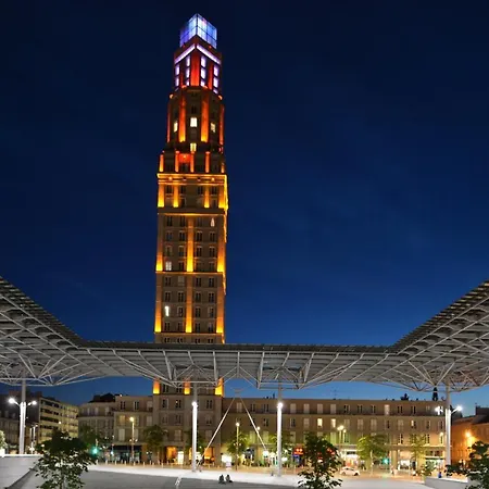 Le Perret-cathedrale Centre-ville Wifi Netflix Apartment *
