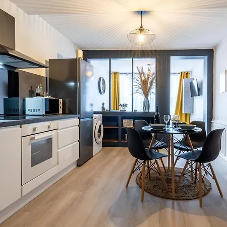 Le Perret-cathedrale Centre-ville Wifi Netflix Apartment *
